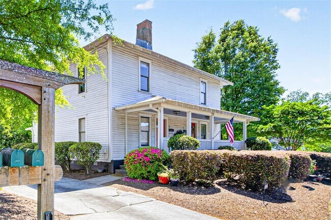 Building Photo - 116 Mill St