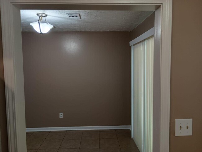 Building Photo - 405 Santa Fe Trail
