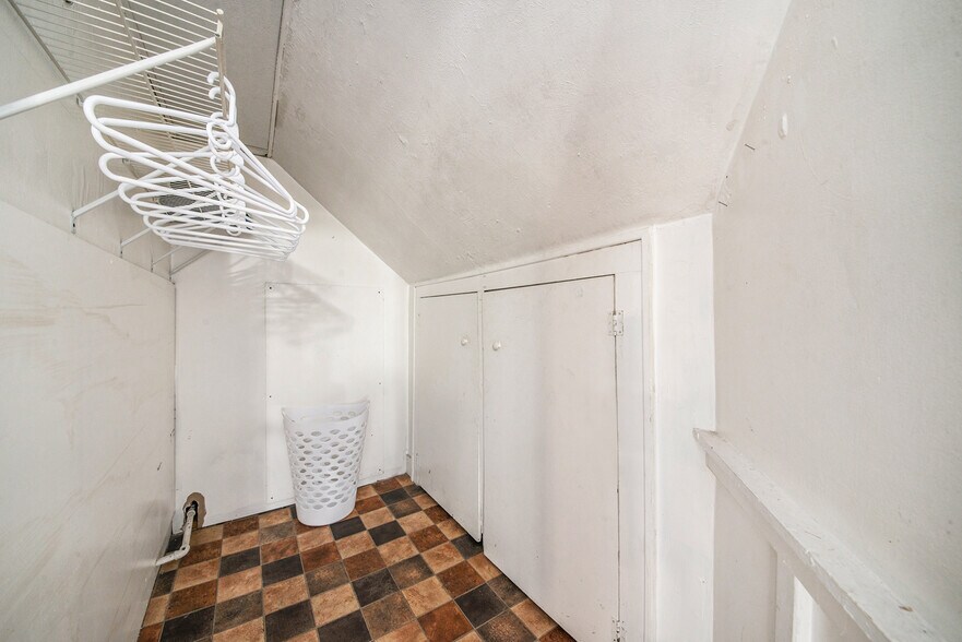 Building Photo - 624 Michigan St NE