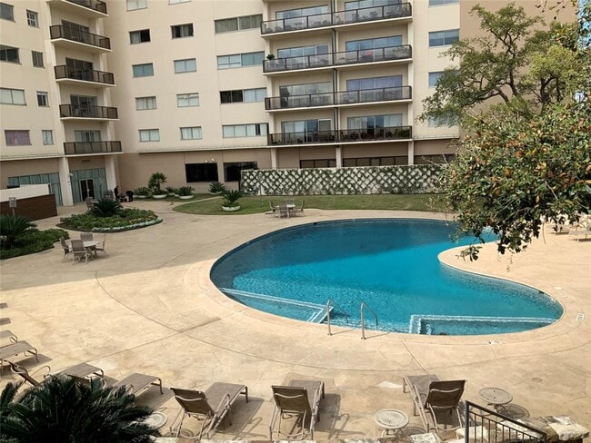 Building Photo - 2929 Buffalo Speedway