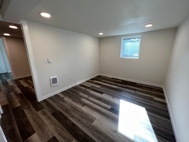 Building Photo - 2843 Harold Dr SE