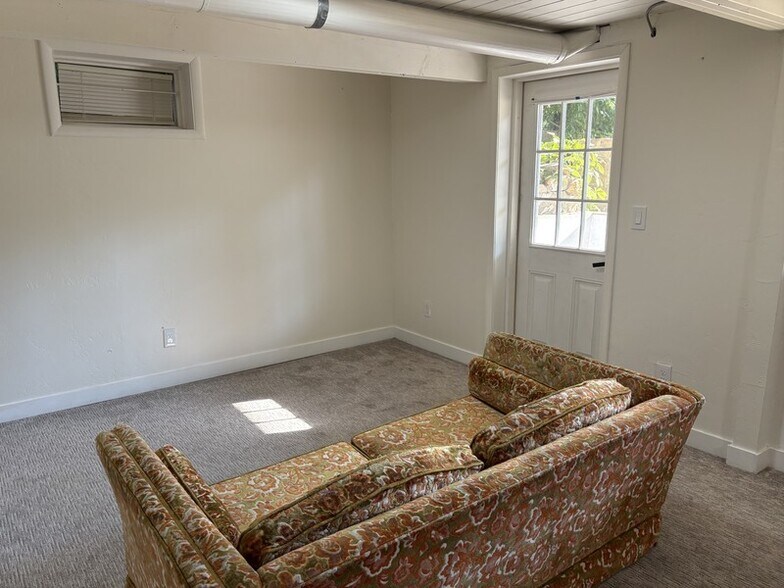 Building Photo - 893 Melody Ln