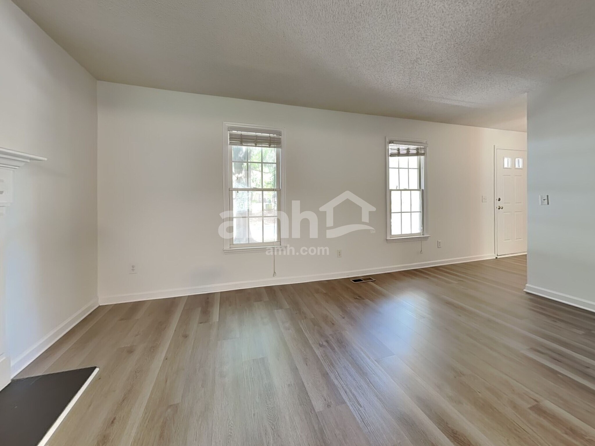 Building Photo - 2328 Water Lilly Way