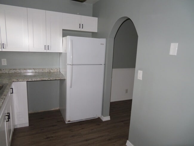 Building Photo - 135 Lake Carol Dr