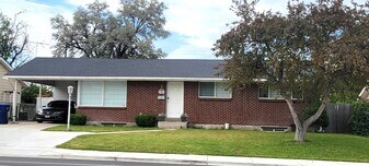 Building Photo - 9910 S Sego Lily Dr