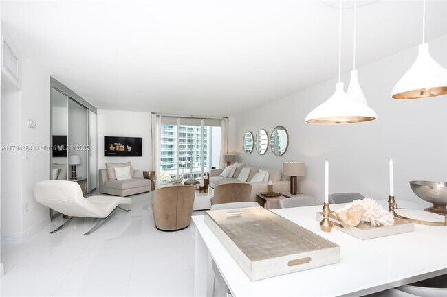 Primary Photo - 10275 Collins Ave