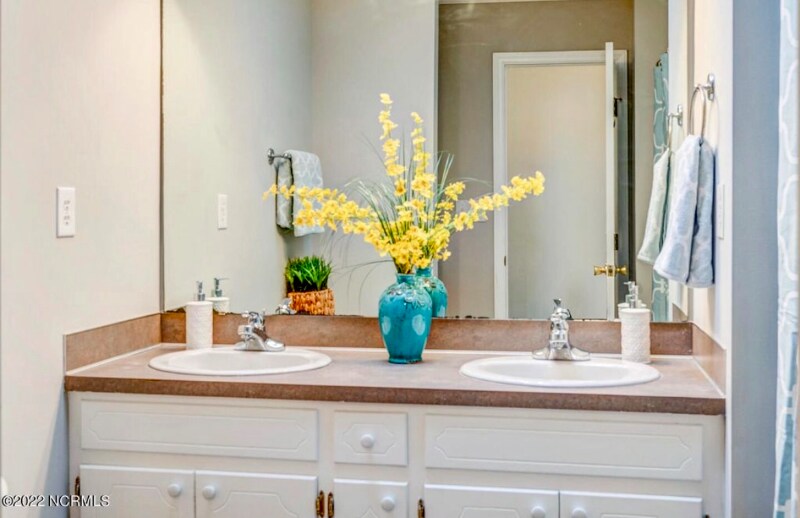 Building Photo - 2355 Vineyard Dr