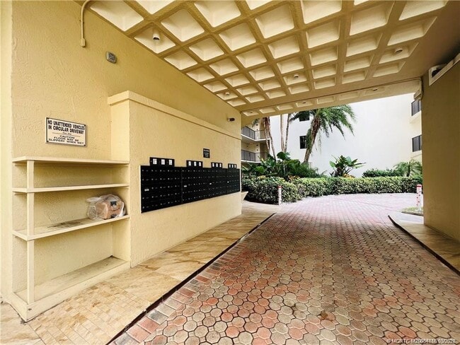 Building Photo - 10044 S Ocean Dr