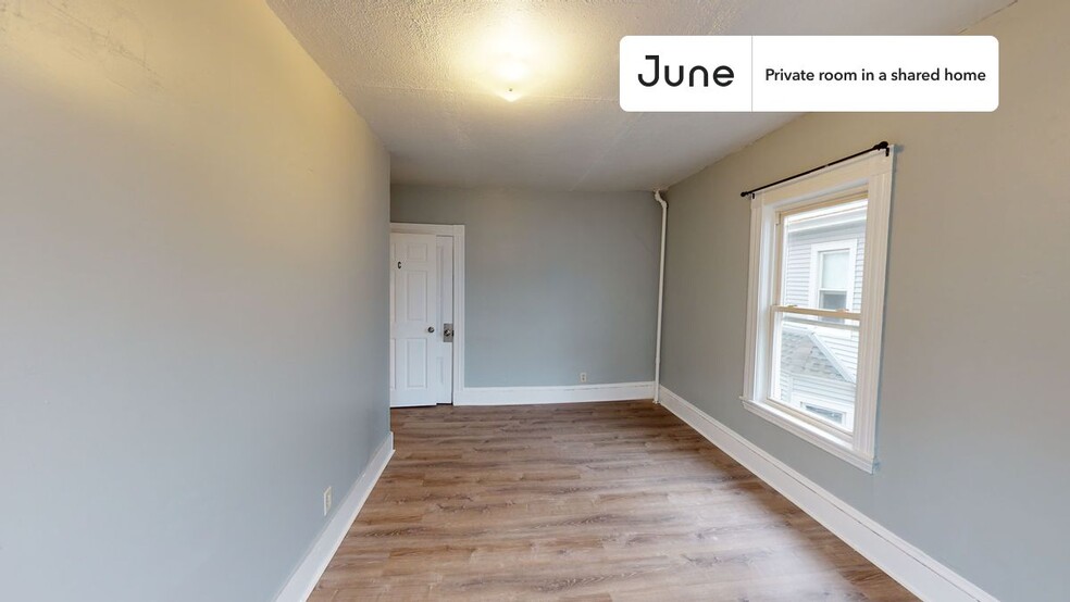Building Photo - Private bedroom in 7 bed/2 bath Home