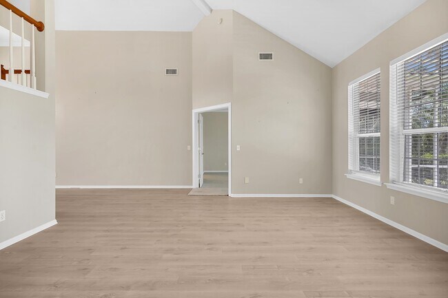 Building Photo - 506 Lakeway Dr