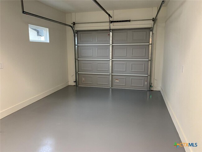 Building Photo - 1854 Royal Loop