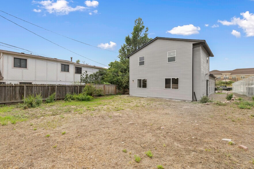 Building Photo - 815 E Hills Rd