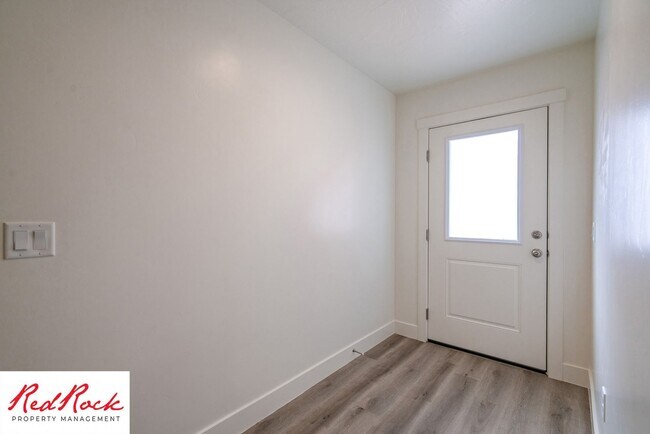 Building Photo - Adorable Stand Alone 4 Bedroom Corner Unit with Fully Fenced Backyard. Small Dogs Welcome.