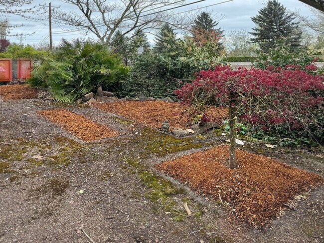 Building Photo - Perfectly Located 3 Bedroom Home