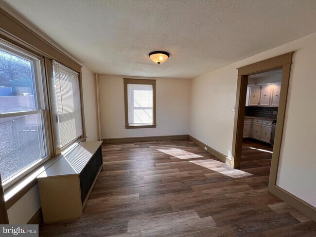 Building Photo - 2268 READING