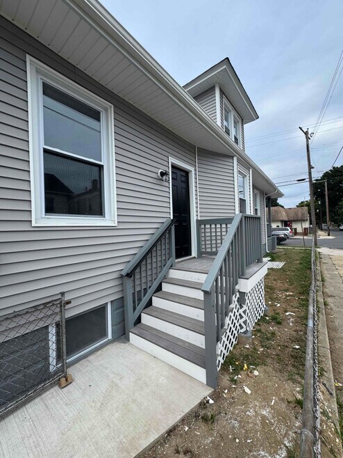 Building Photo - 100 N 6th St