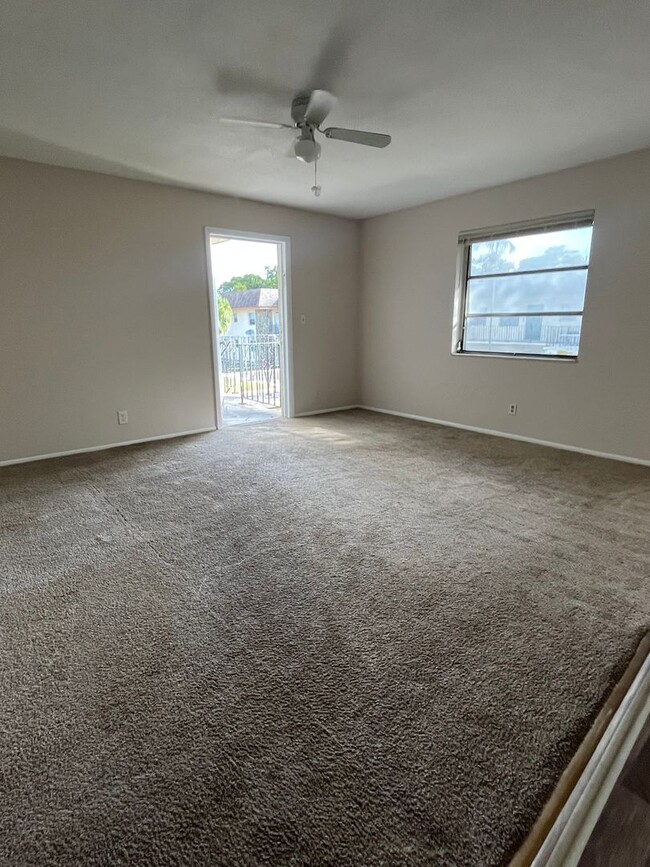 Building Photo - Nice 2 Bed 1 Bath, Unit Located in Quiet S...