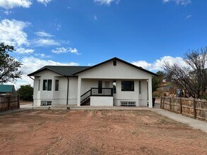 Building Photo - Remodeled 3 bed 3 bath apartment