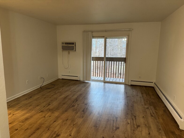 Building Photo - 580 N Main St