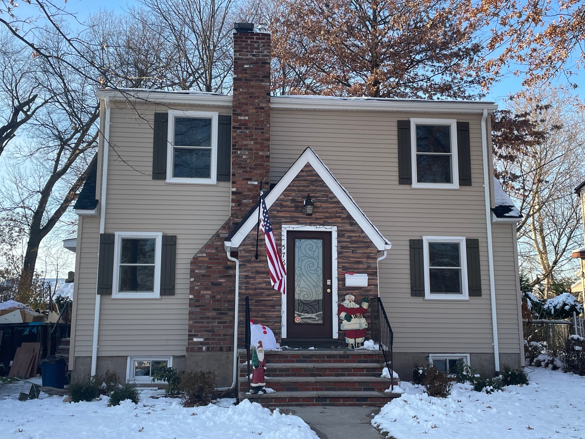 Building Photo - 576 John St