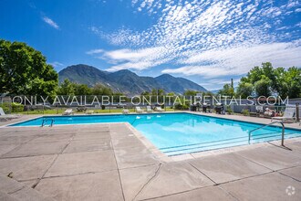 Building Photo - 1660 Willowbrook Dr