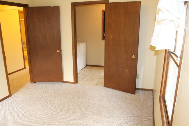 Building Photo - 412 Cottage Ave