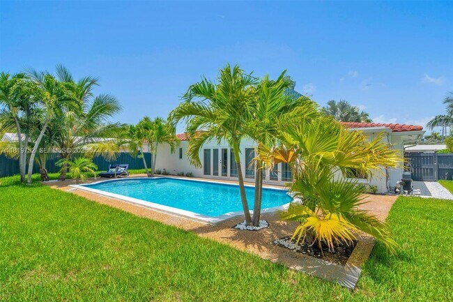 Building Photo - 1540 SE 23rd Ave