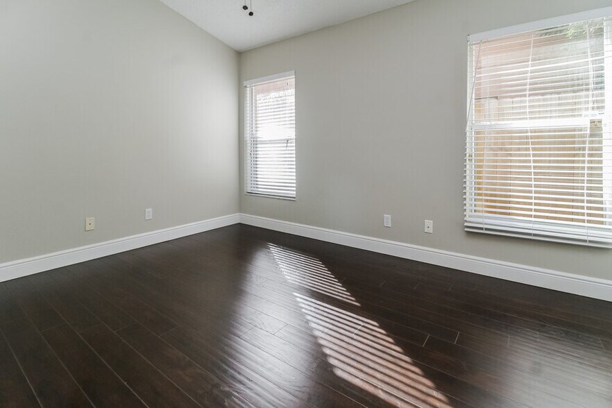 Building Photo - 2640 Woods Edge Cir