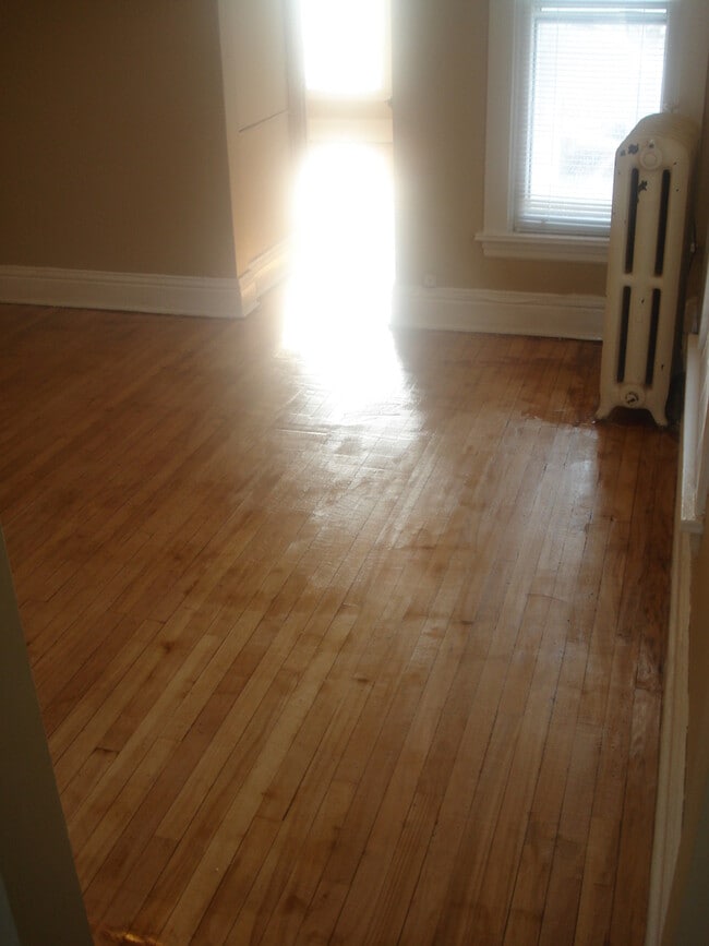 Building Photo - 206 Burr