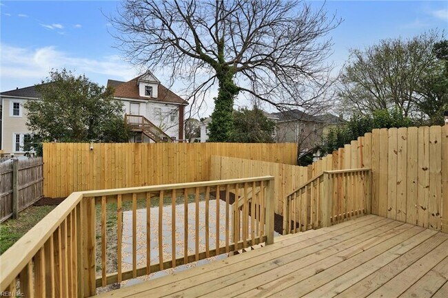 Building Photo - 412 W 29th St