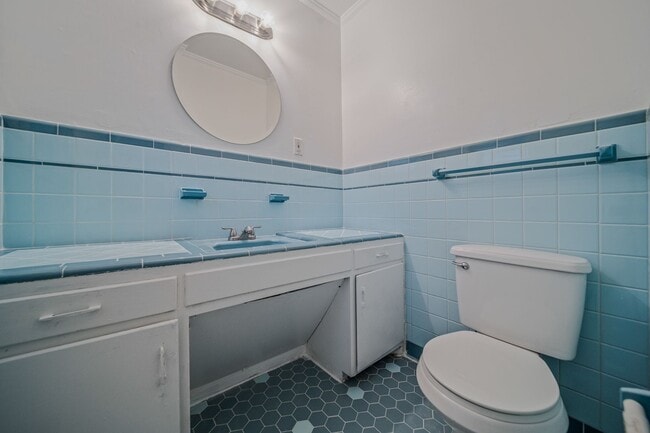 Building Photo - Spacious & Newly Renovated 5-Bedroom Home Available May 9!