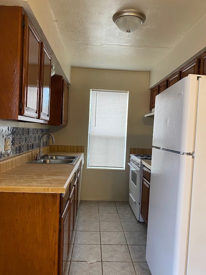 Building Photo - 1512 Pine Ridge Dr