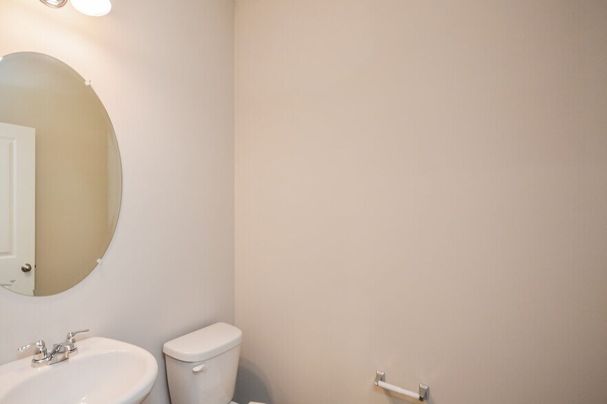 Building Photo - 3835 Place Dr