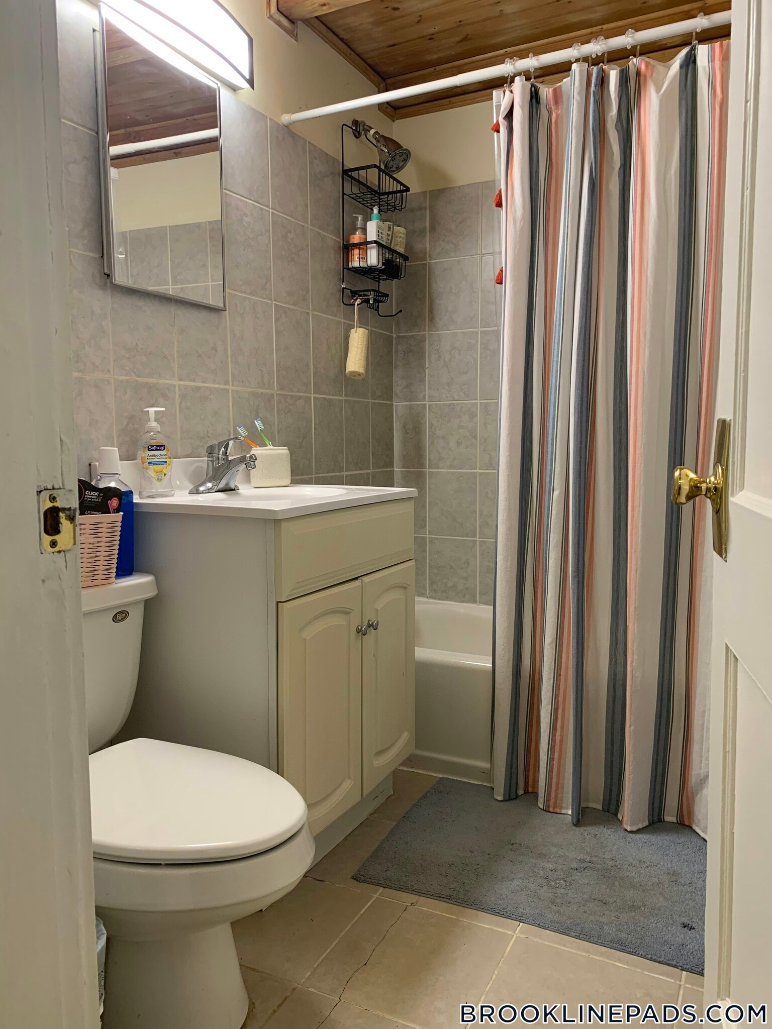 Building Photo - 170 Thorndike St