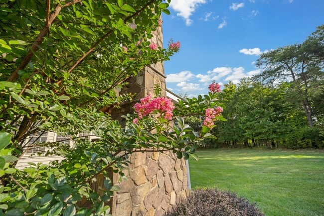 Building Photo - 27556 Paddock Trail Pl