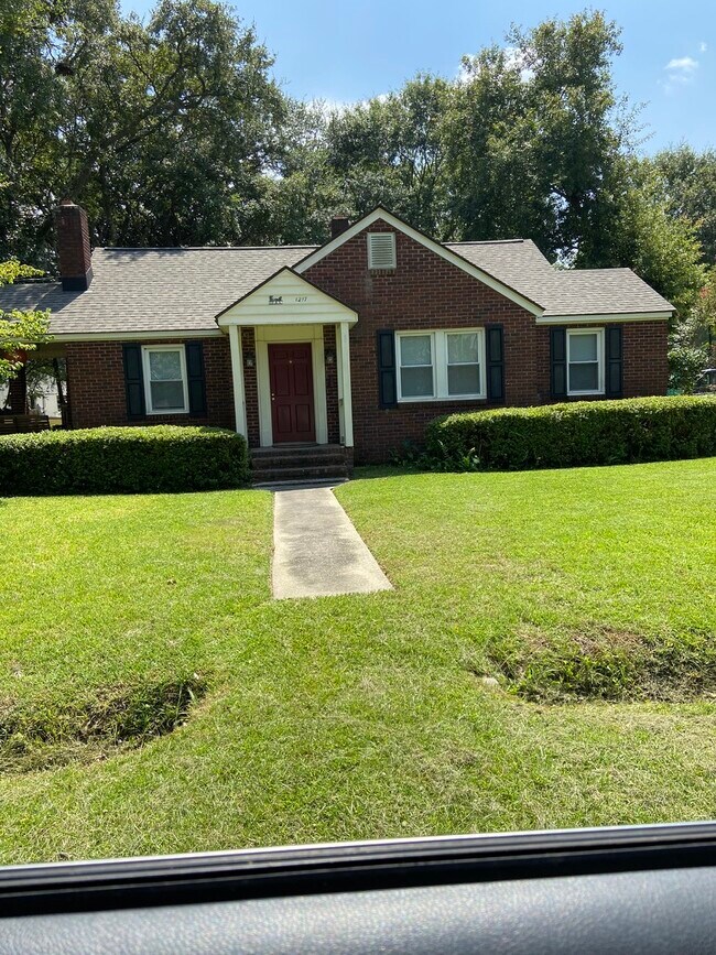 Primary Photo - 1217 Hollywood Dr