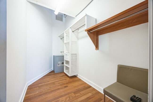 Building Photo - 105 S 12th St