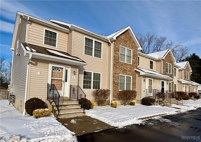 Building Photo - 1696 Orchard Park Rd