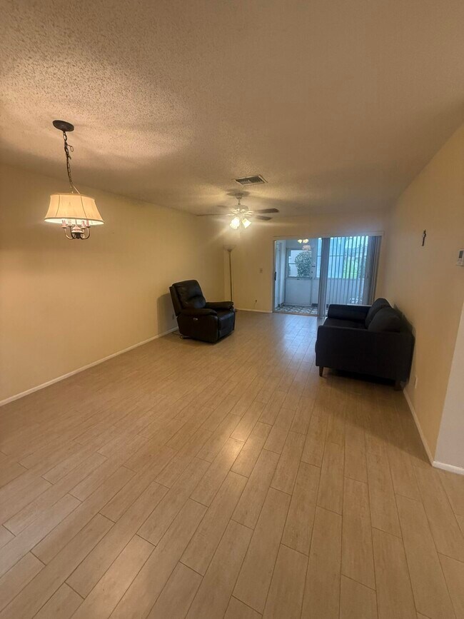 Building Photo - 2509 Dudley Dr W