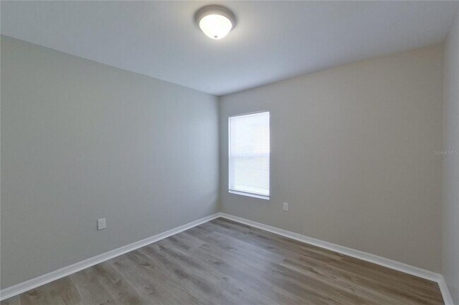 Building Photo - 315 NE 25th Terrace