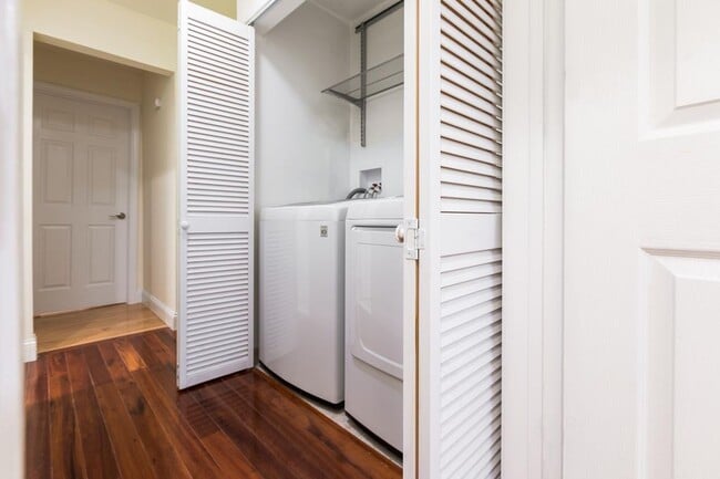 Building Photo - 366 Monmouth St