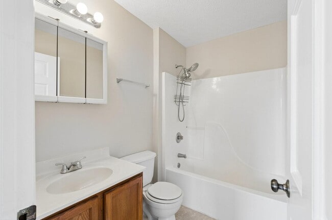 Building Photo - 4611 Thornoak Dr