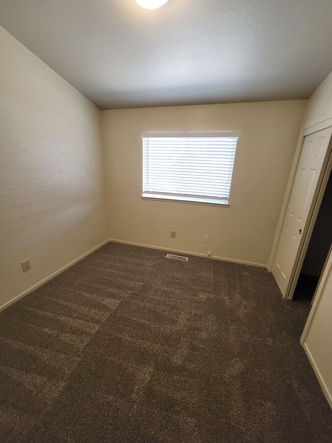 Building Photo - 630 Boulder Cir