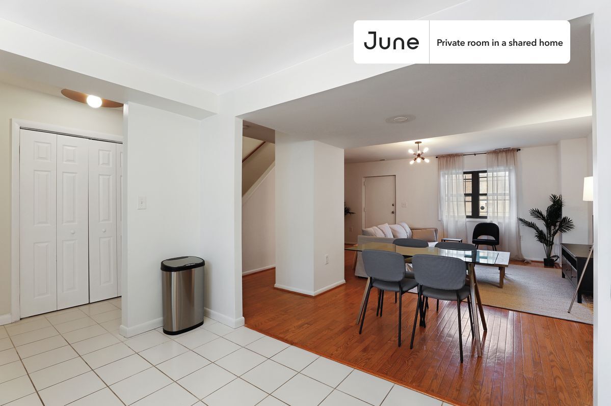 Building Photo - Room in Shared 5 bed/2 bath home in Logan Circle