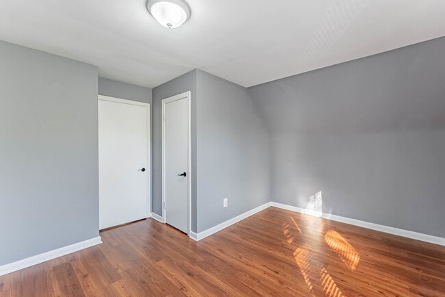 Building Photo - 2345 Ridgeland Ave