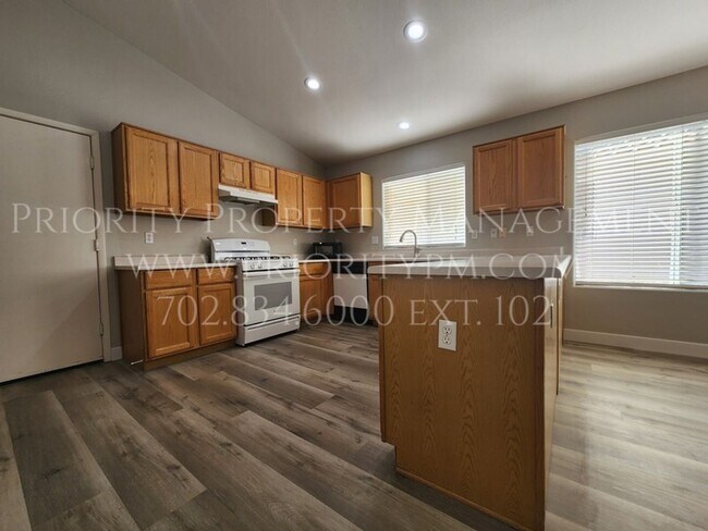 Building Photo - Northwest SINGLE STORY !   3 Bed/2 Bath