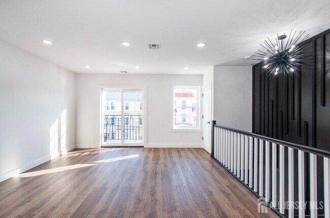 Building Photo - 227 21st St