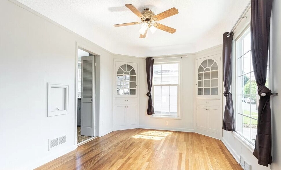 Building Photo - 6613 N Amherst St