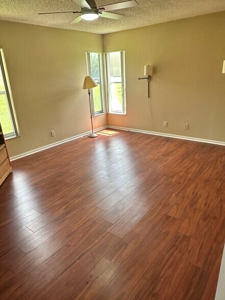 Master Bedrom - 8108 Summer Shores Dr