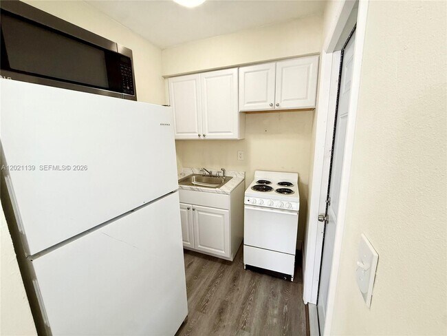 Building Photo - 341 NW 35th Ct